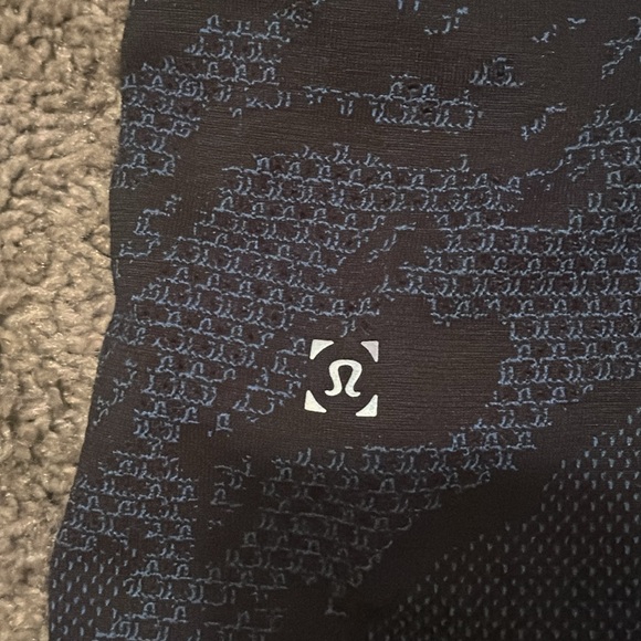 Lululemon Limited edition USA Navy camo Performance shirt. Mens XL - Picture 3 of 4